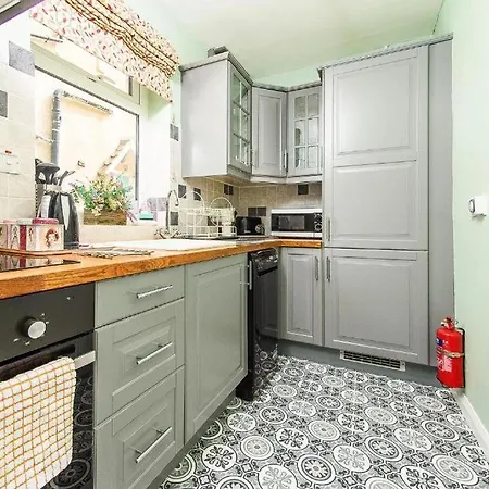 Coastal Sleeps 4 Stunning Views Near The Abbey *