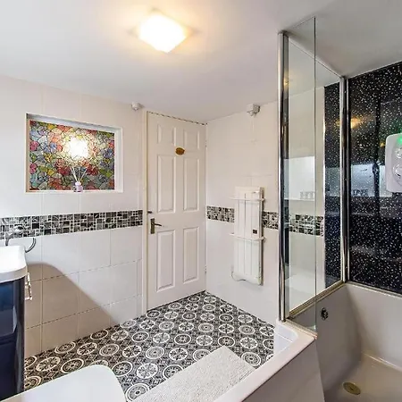 Coastal Sleeps 4 Stunning Views Near The Abbey * Γουίτμπι